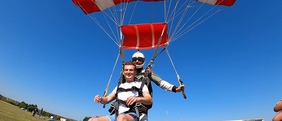 Histoire du parachutisme, saut en parachute Avignon Pujaut