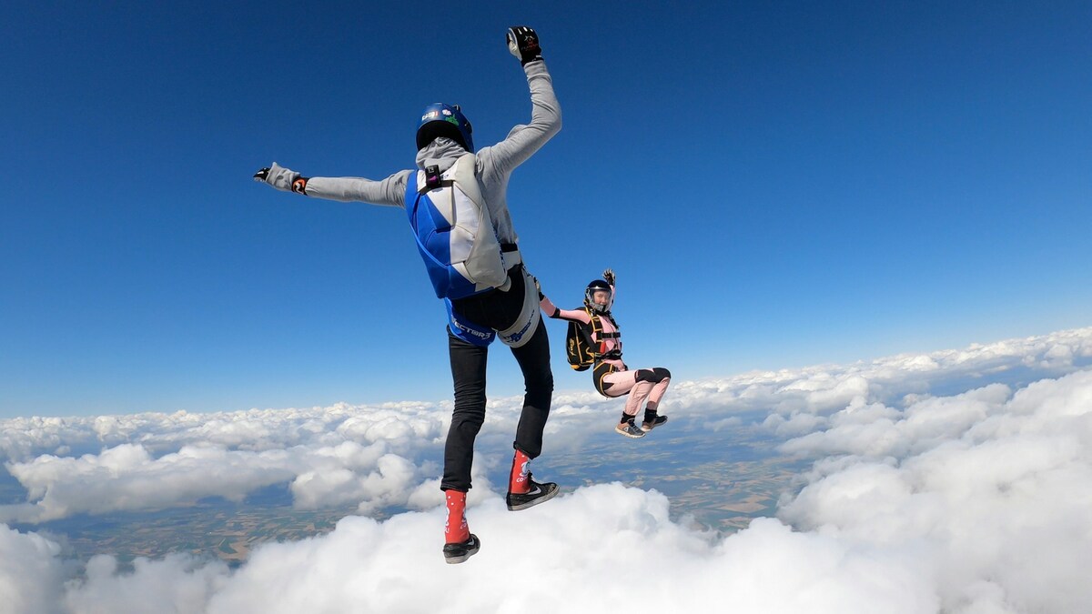 Stage saut en parachute : ce que vous allez vraiment apprendre en 6 sauts